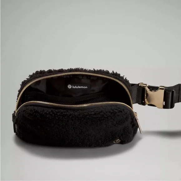 Lululemon Fleece Everywherey Belt Bag Black NWT - Picture 2 of 8